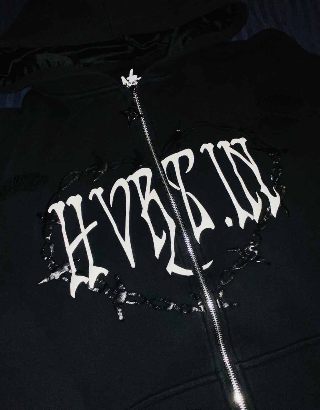 ✦✧Smokey✦✧Barbwire Hearts ZIP