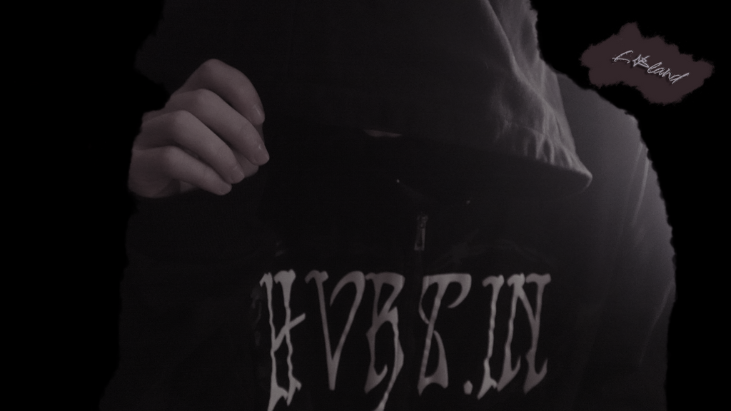 ✦✧Smokey✦✧Barbwire Hearts ZIP