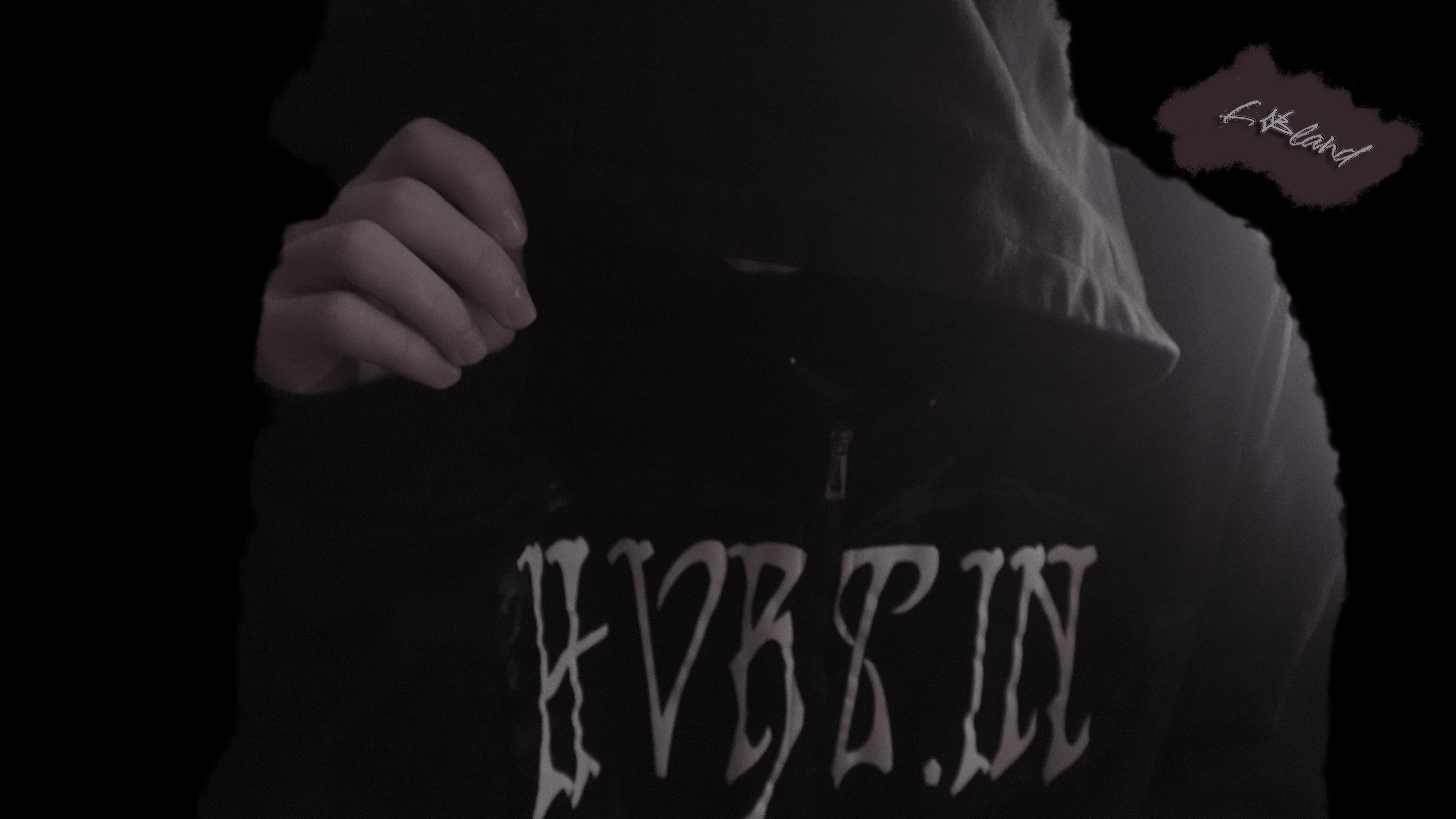 ✦✧Smokey✦✧Barbwire Hearts ZIP