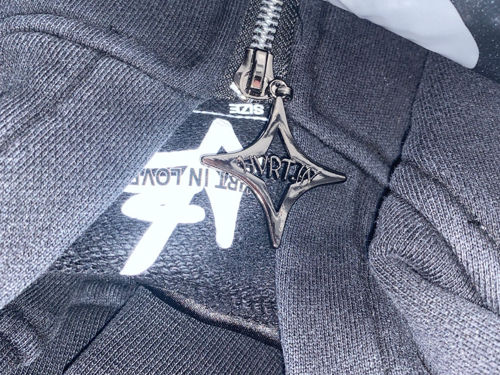 ✦✧Smokey✦✧Barbwire Hearts ZIP